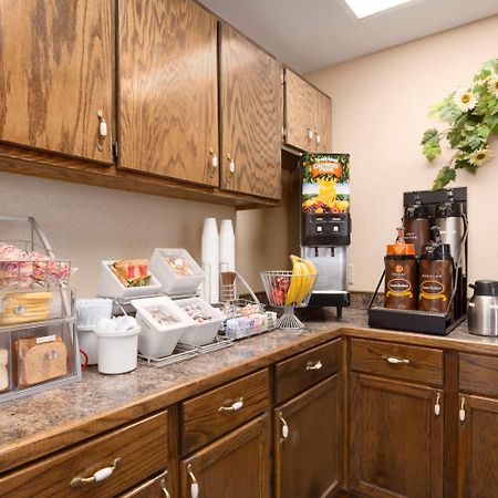 Super 8 By Wyndham Hattiesburg North Екстериор снимка