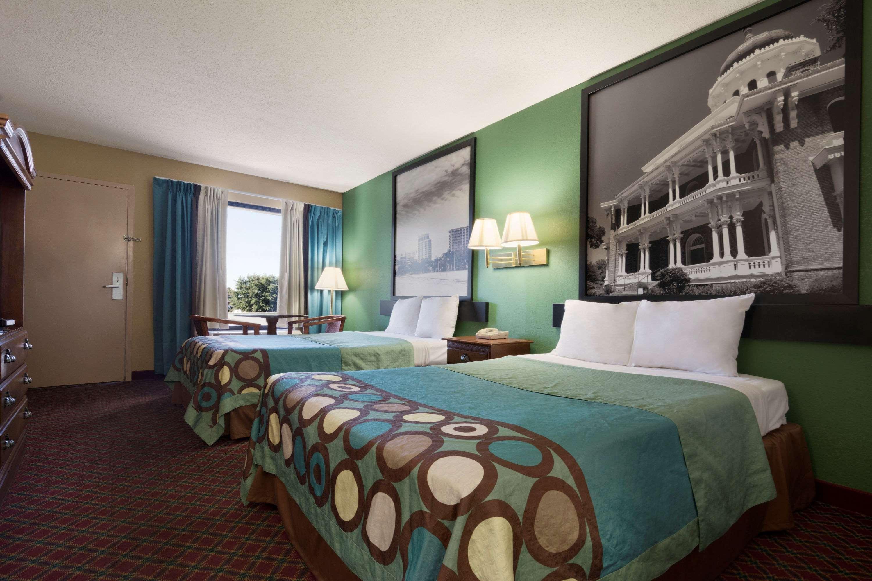 Super 8 By Wyndham Hattiesburg North Екстериор снимка