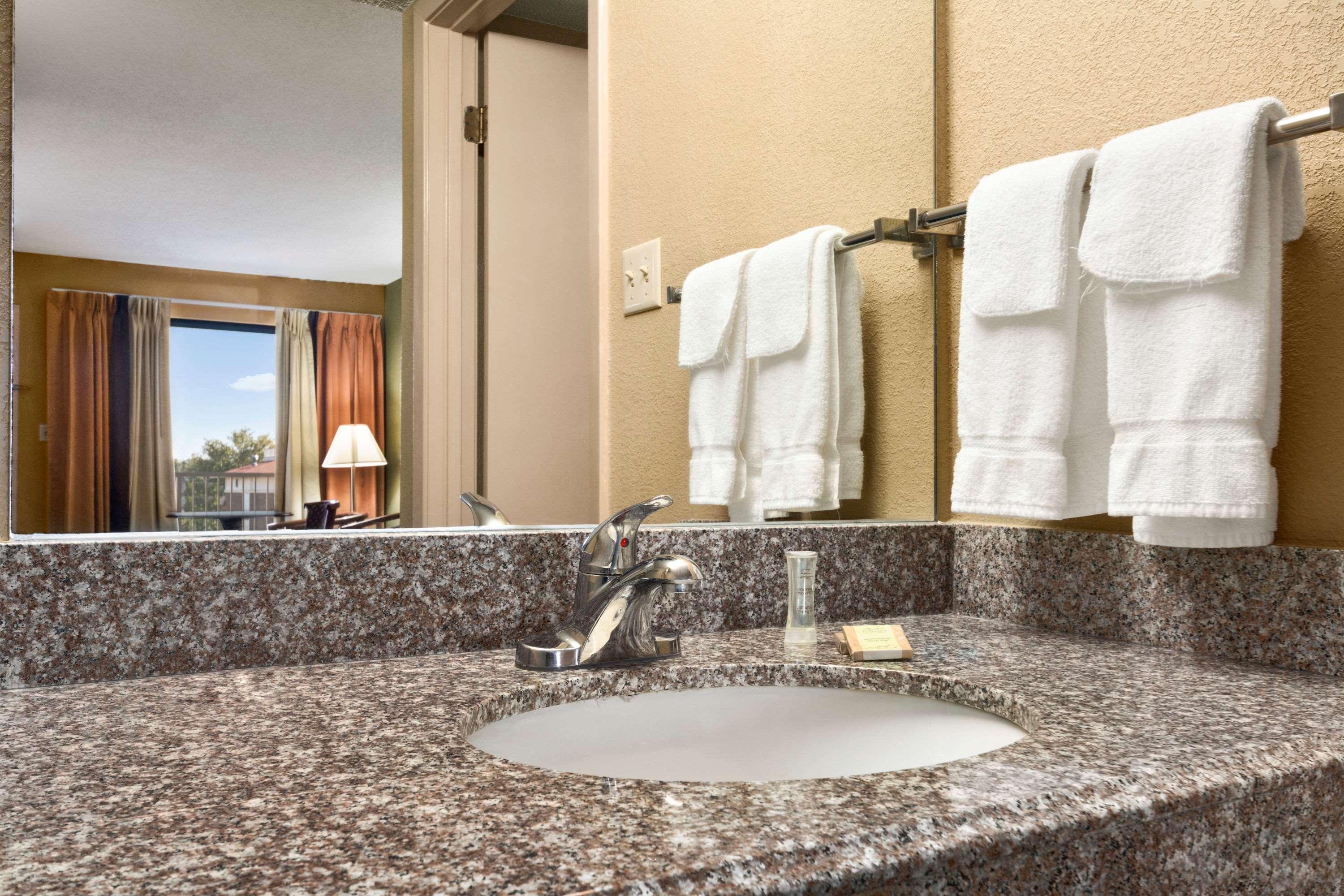 Super 8 By Wyndham Hattiesburg North Екстериор снимка