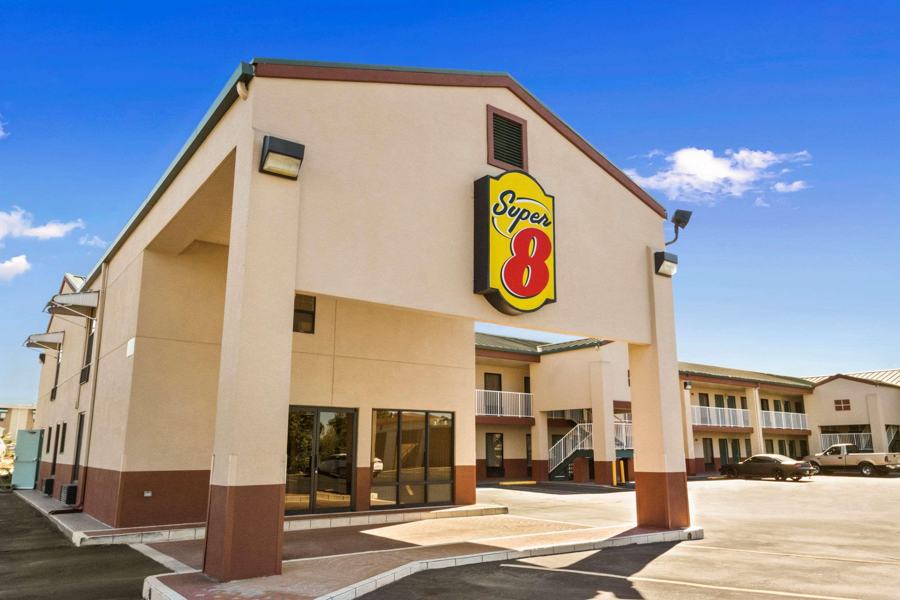 Super 8 By Wyndham Hattiesburg North Екстериор снимка