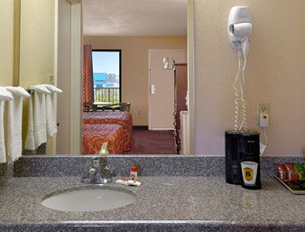 Super 8 By Wyndham Hattiesburg North Екстериор снимка